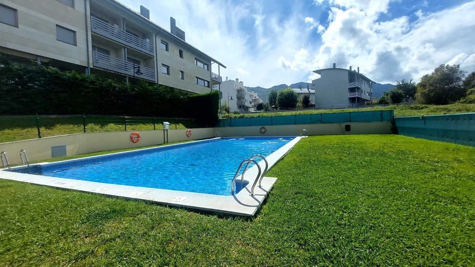 Property building, Garden, Swimming pool