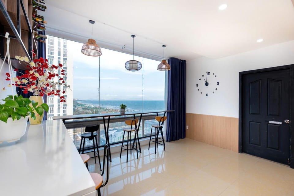 Natural landscape, Living room, Seating area, Dining area, Sea view