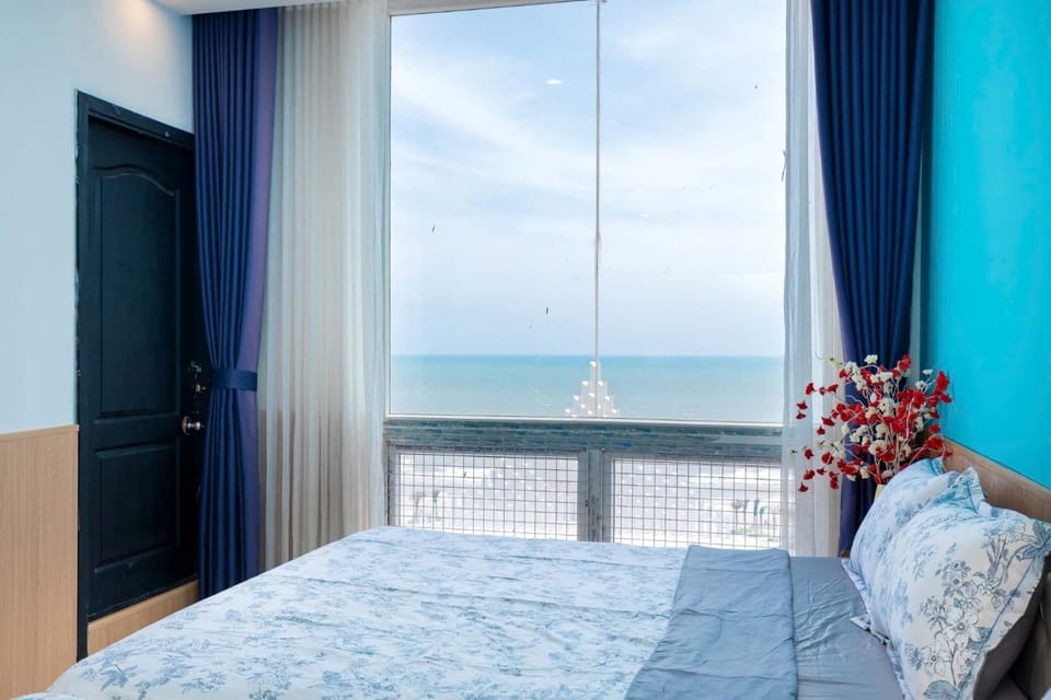 Bed, Photo of the whole room, Sea view