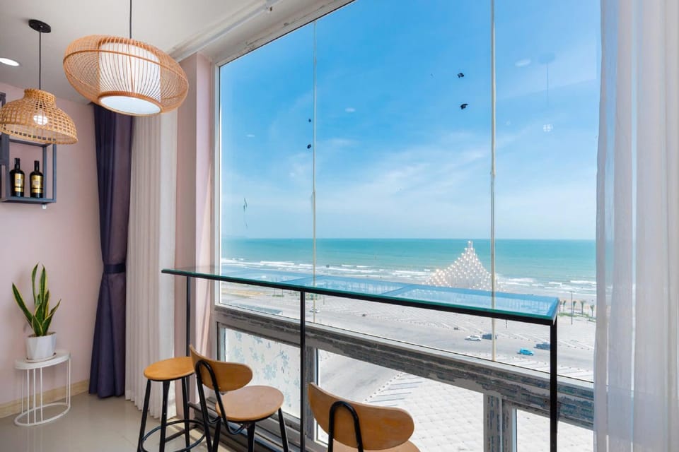 Day, Natural landscape, View (from property/room), Balcony/Terrace, Living room, Seating area, Dining area, Beach, Sea view