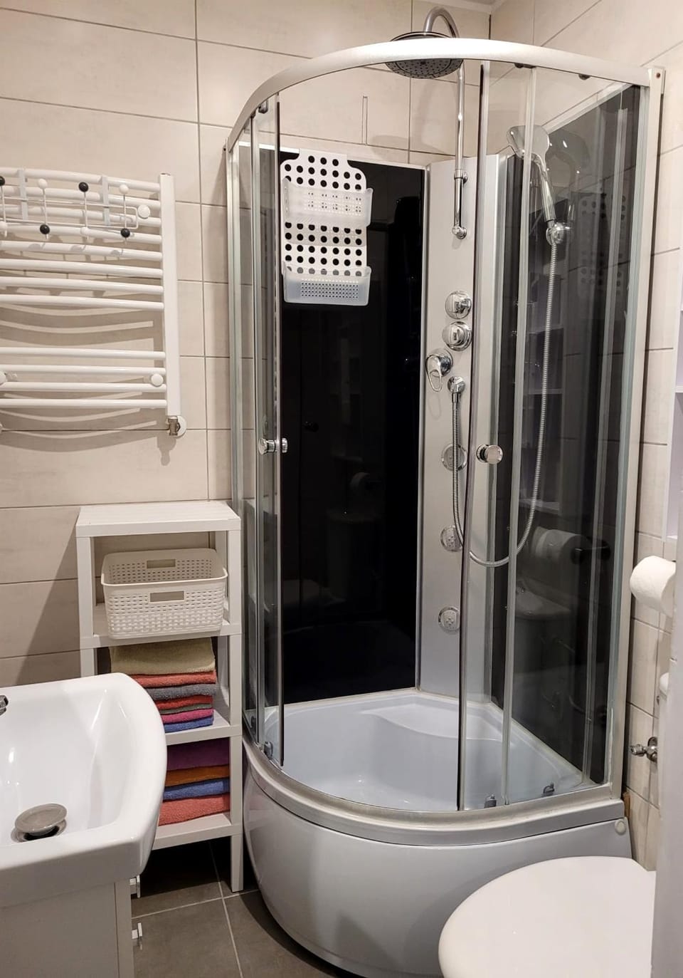 Shower, Toilet, Bathroom, towels