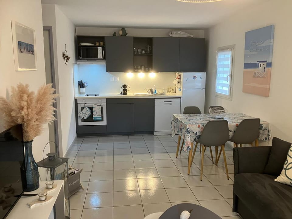 Living room, Dining area, kitchen