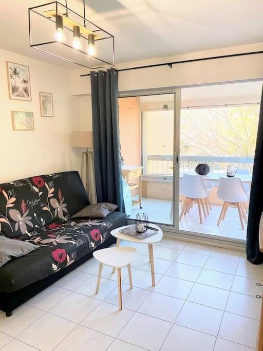 Charmant T2 piscine proche plage Apartment in Le Lavandou