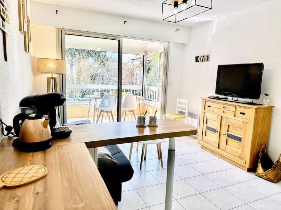 Charmant T2 piscine proche plage Apartment in Le Lavandou