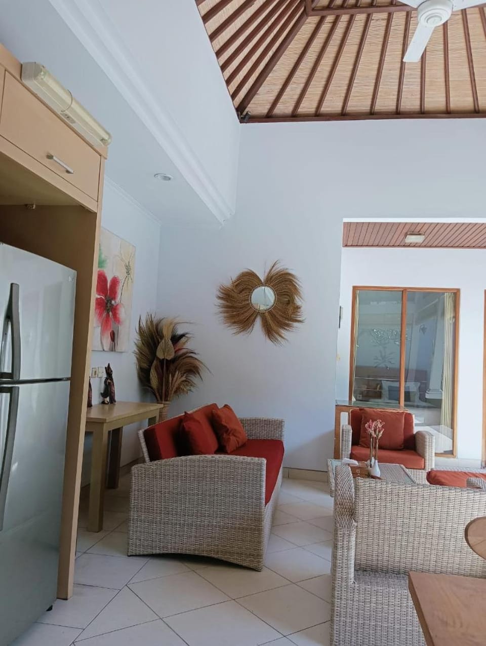 Seating area, Dining area