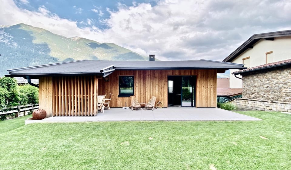 Property building, Day, Natural landscape, Garden, Balcony/Terrace, Garden view, Mountain view