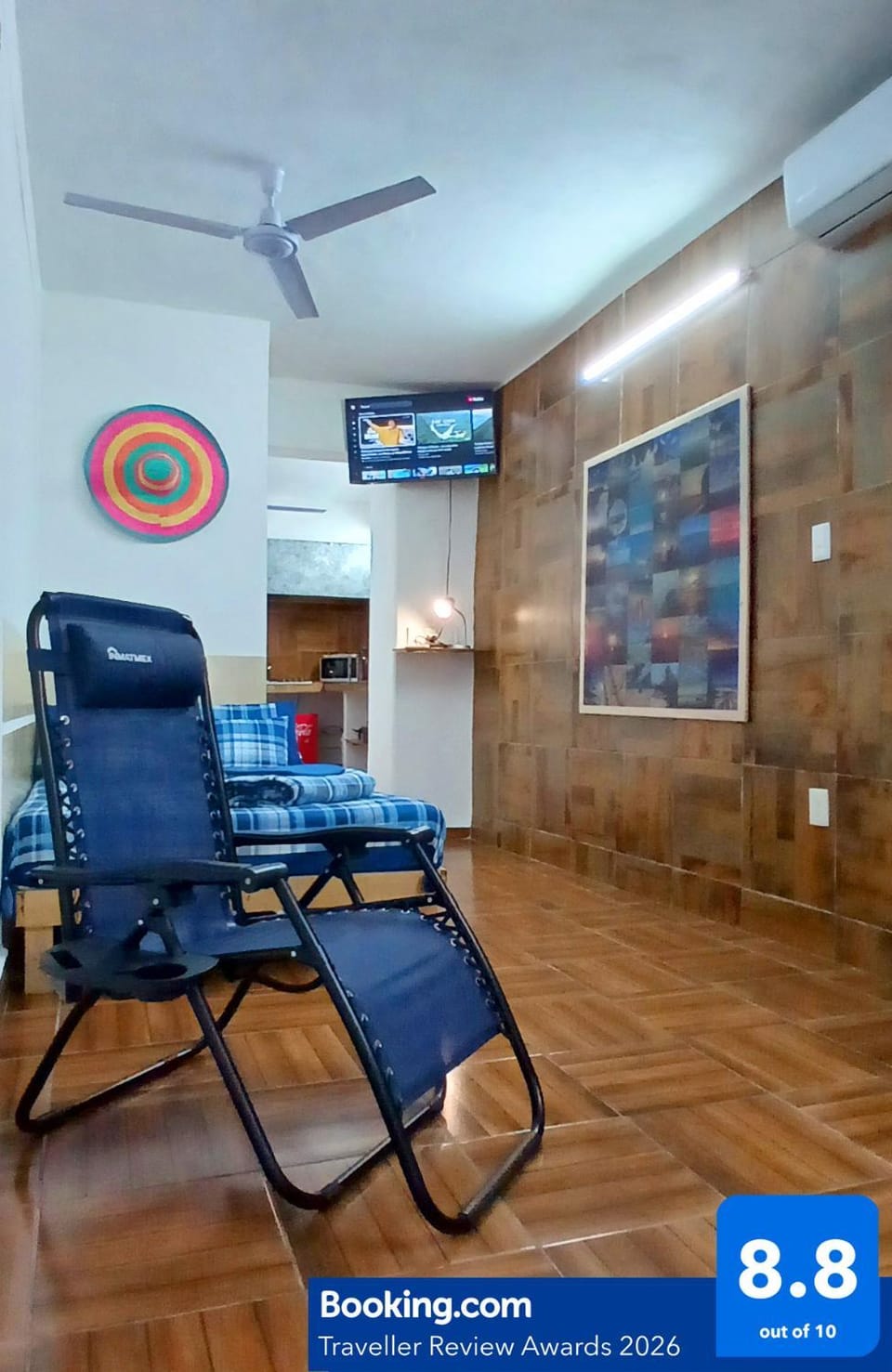 TV and multimedia, Living room, Seating area, Bedroom, internet, air conditioner