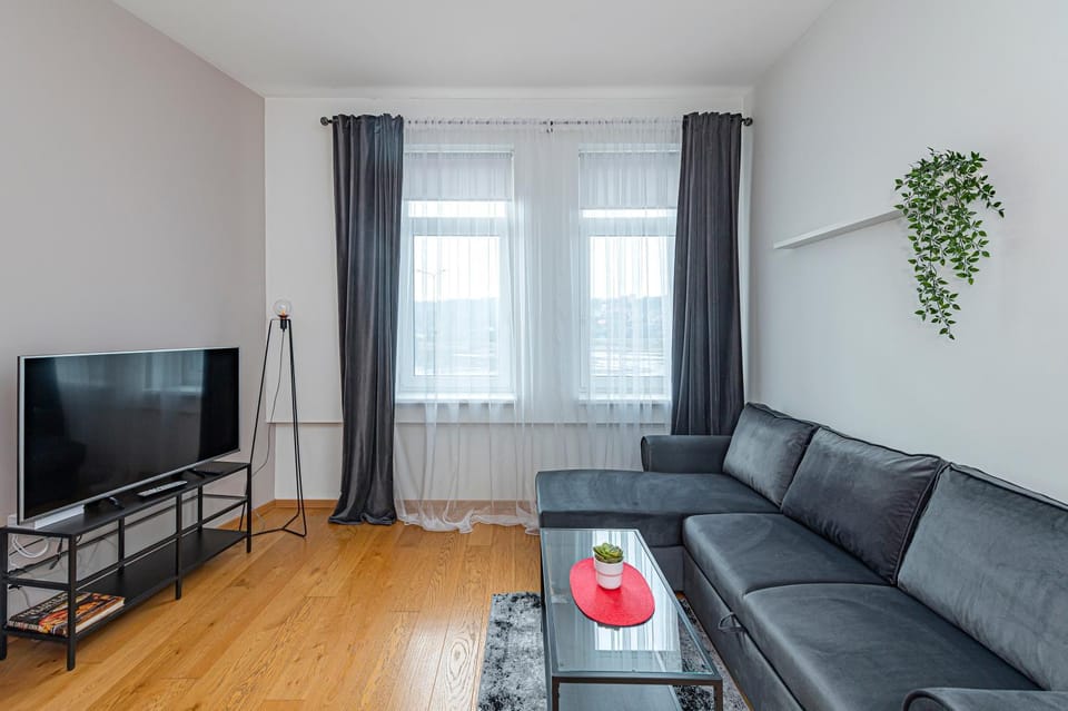 Communal lounge/ TV room, TV and multimedia, Living room, Seating area, Evening entertainment