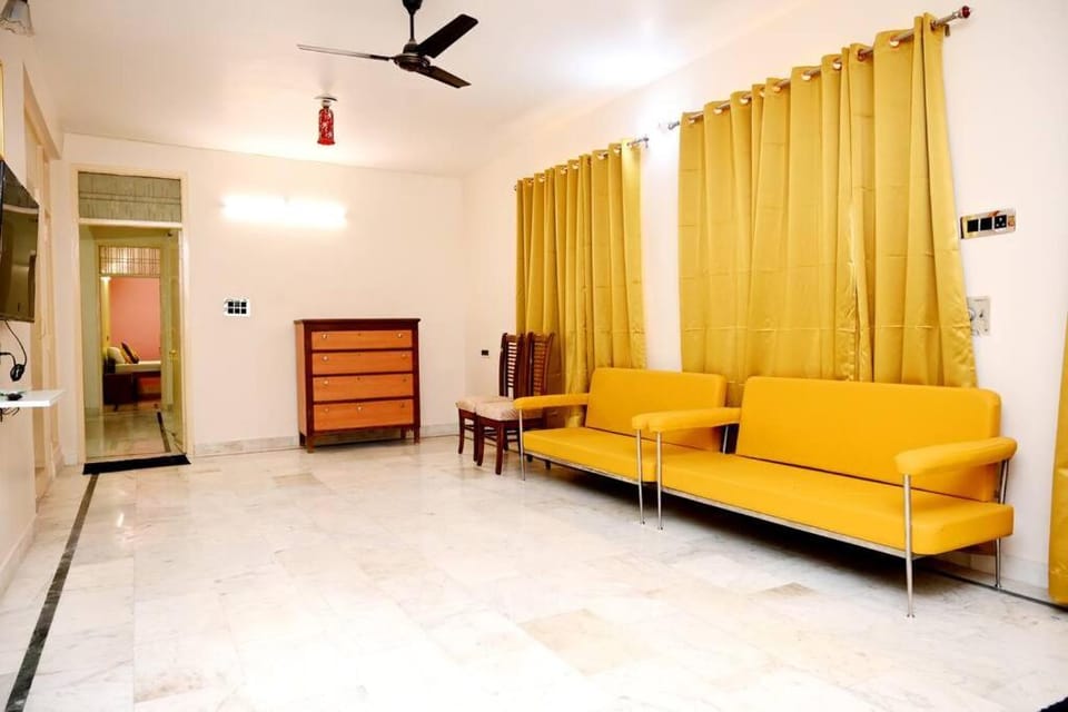 TV and multimedia, Living room, Seating area, fireplace, wardrobe