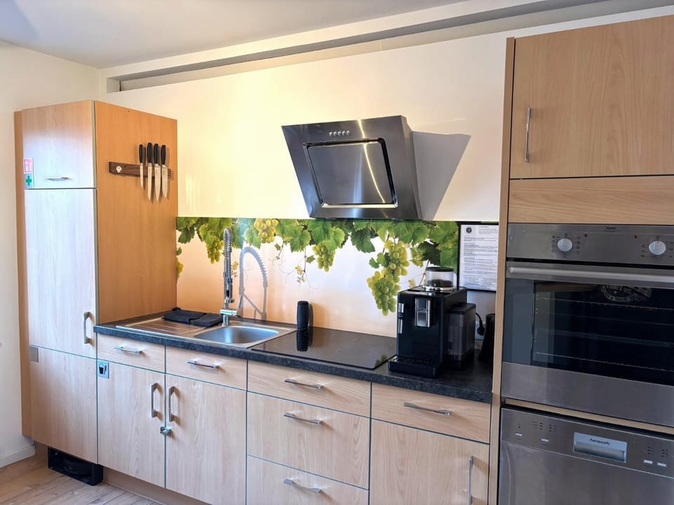 Coffee/tea facilities, kitchen