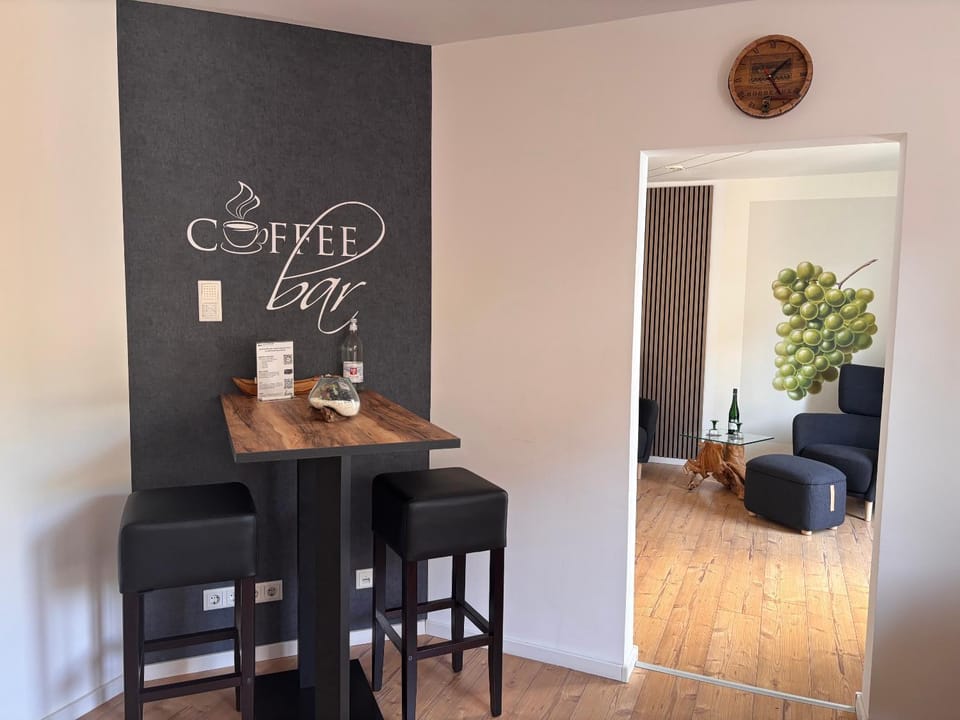 Seating area, kitchen
