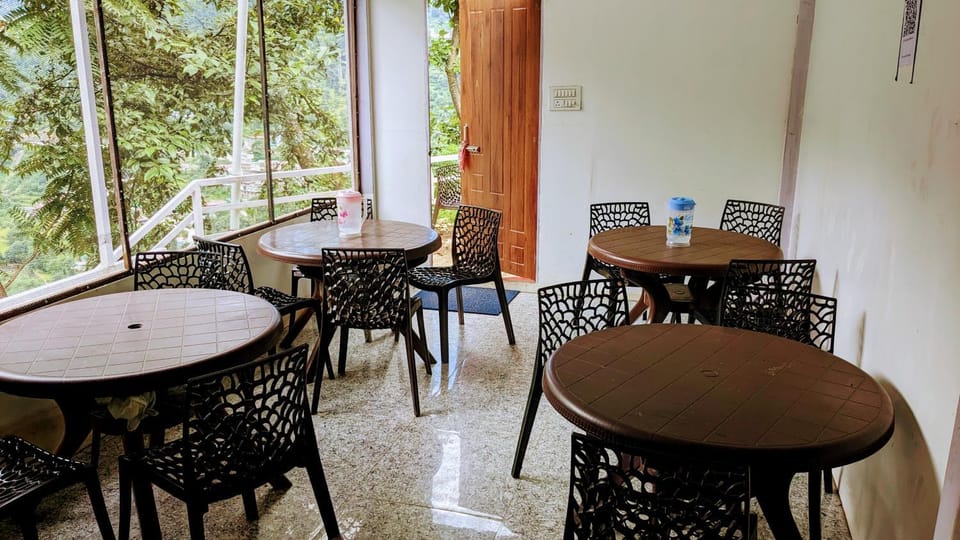 Restaurant/places to eat, Dining area