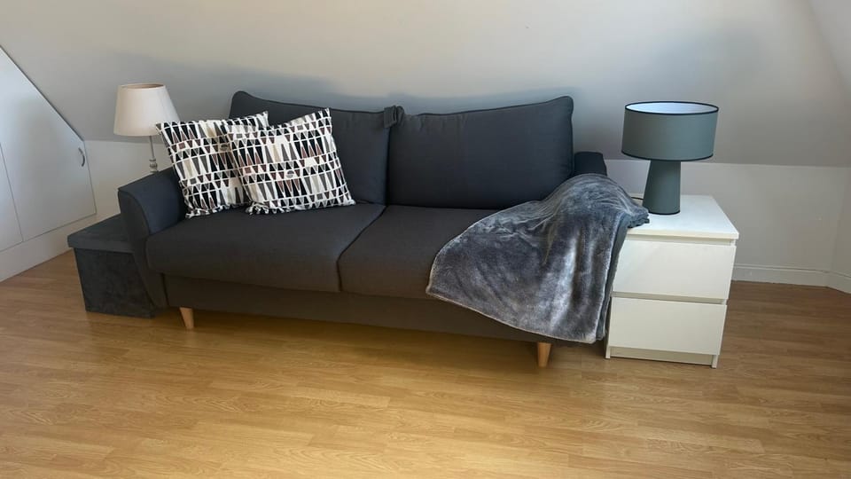Bed, Living room, Seating area
