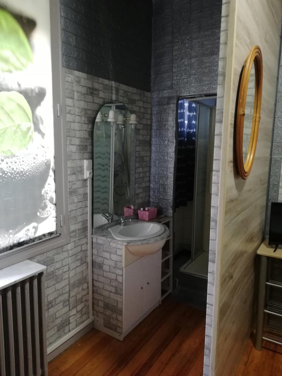 Chambre avec douche Vacation rental in Lourdes