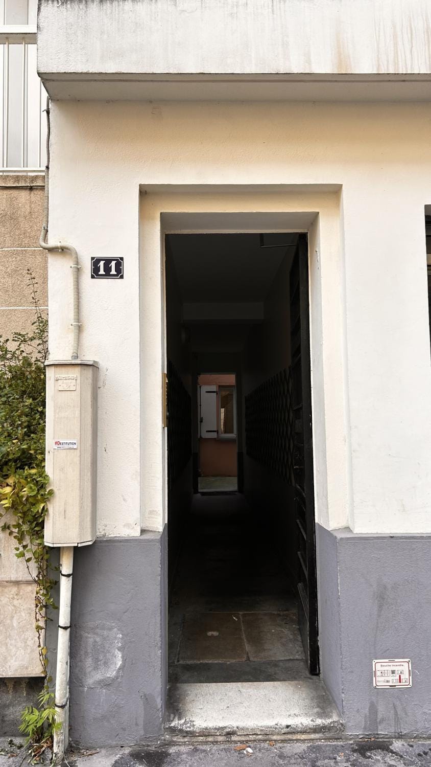 Property building, Facade/entrance, Day