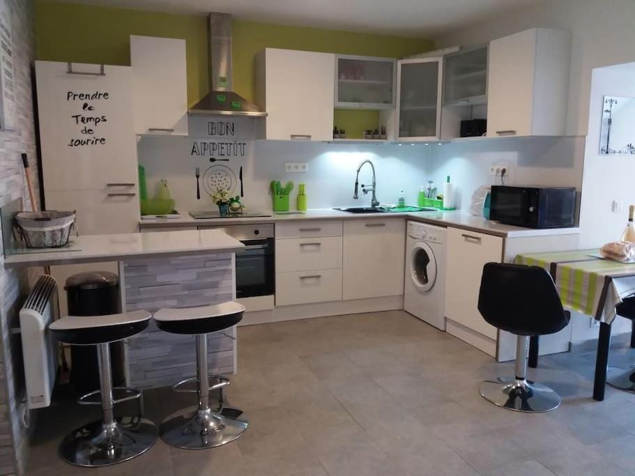 Kitchen or kitchenette, Dining area, dishwasher, minibar, pet friendly, stove, toaster