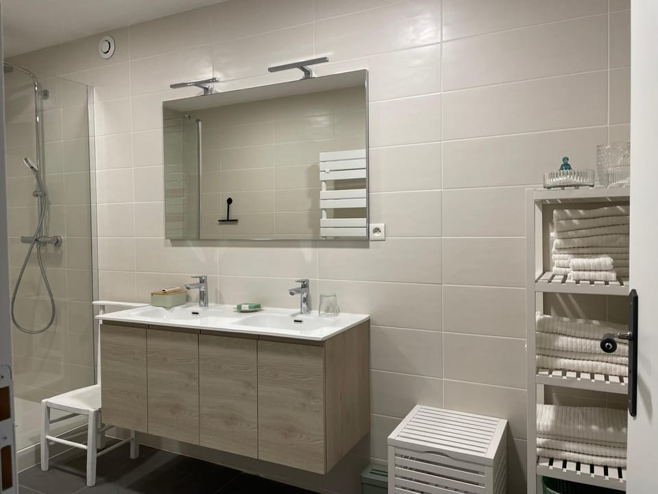 Bathroom, towels