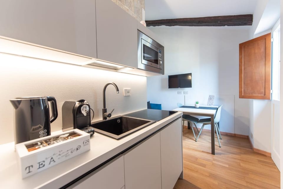 Coffee/tea facilities, Kitchen or kitchenette, minibar, stove, toaster, kitchen