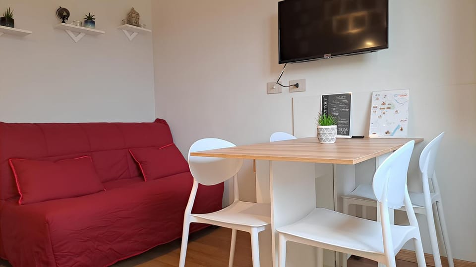 TV and multimedia, Living room, Seating area, Dining area, Lunch, locker