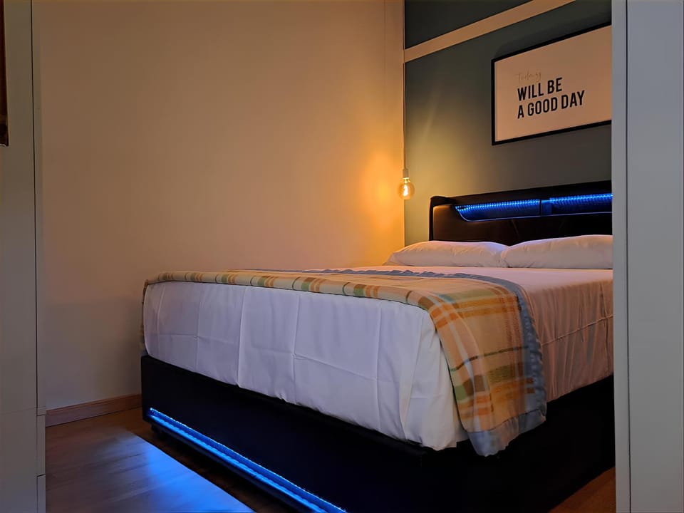 Bed, Night, air conditioner