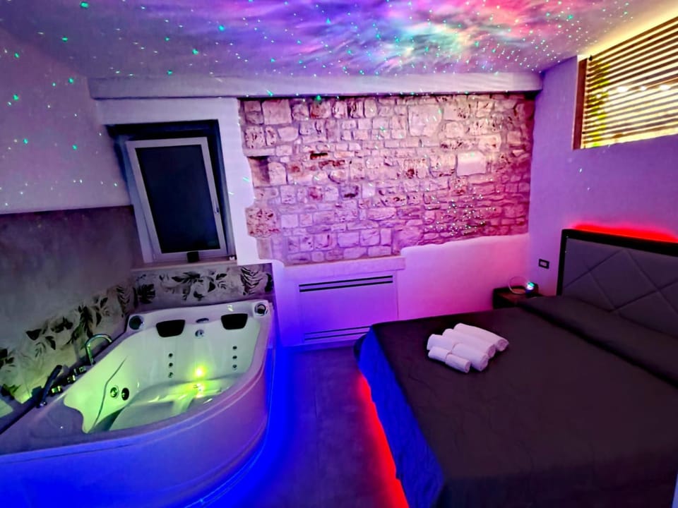 Bed, Hot Tub, Hot Tub, Bedroom, Bath