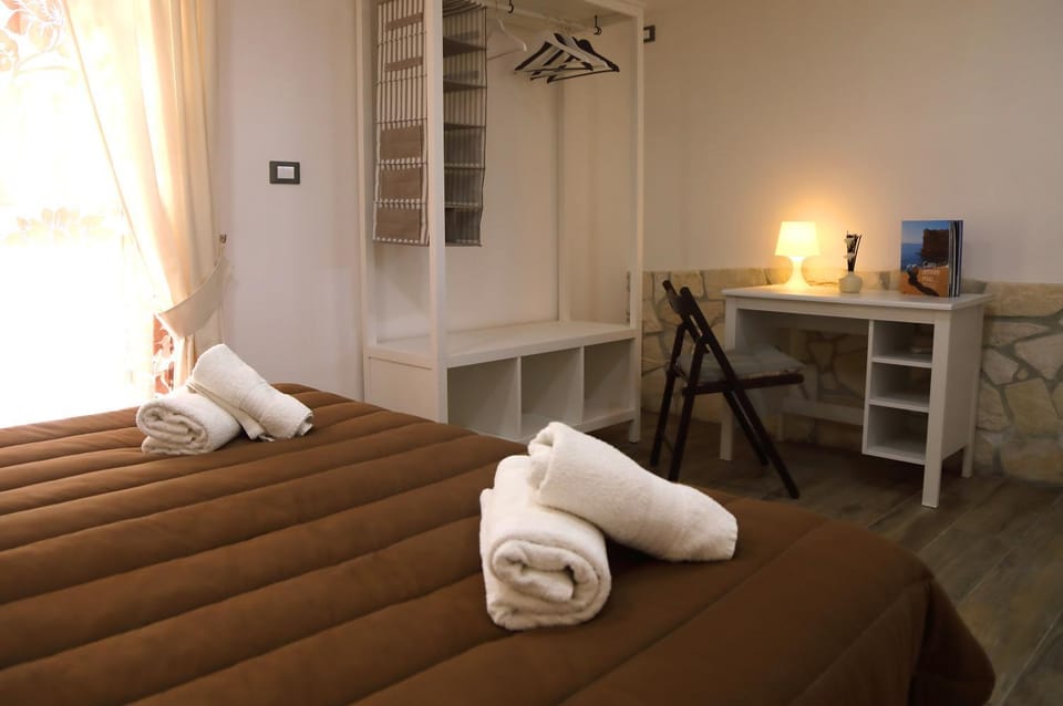 Bed, Photo of the whole room, Bedroom, hair dresser, towels