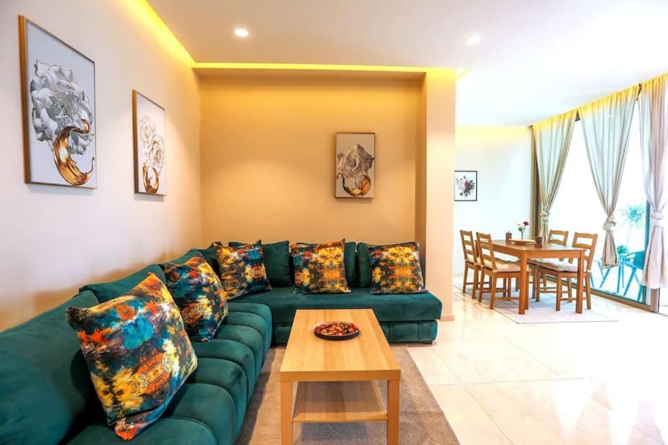 Living room, Dining area