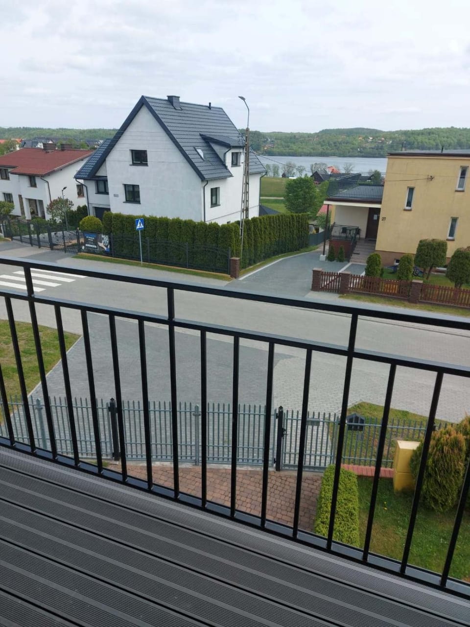 Day, View (from property/room), Balcony/Terrace, Lake view, Street view