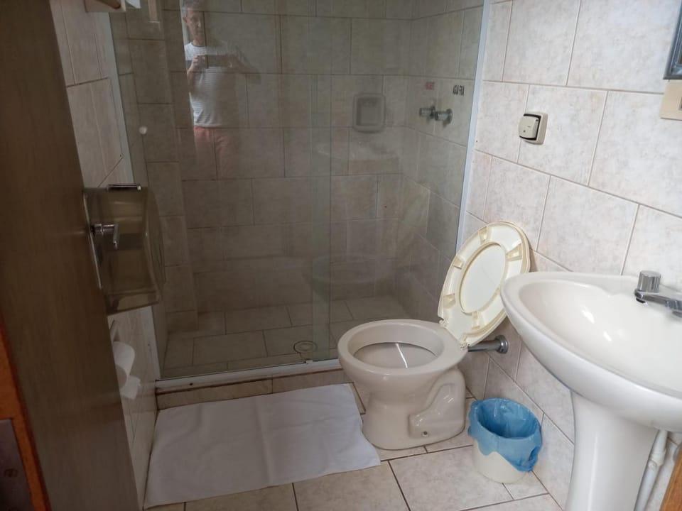 Espaço Verona-Quarto econômico com banheiro sem café e sem TV Apartment in State of Paraná