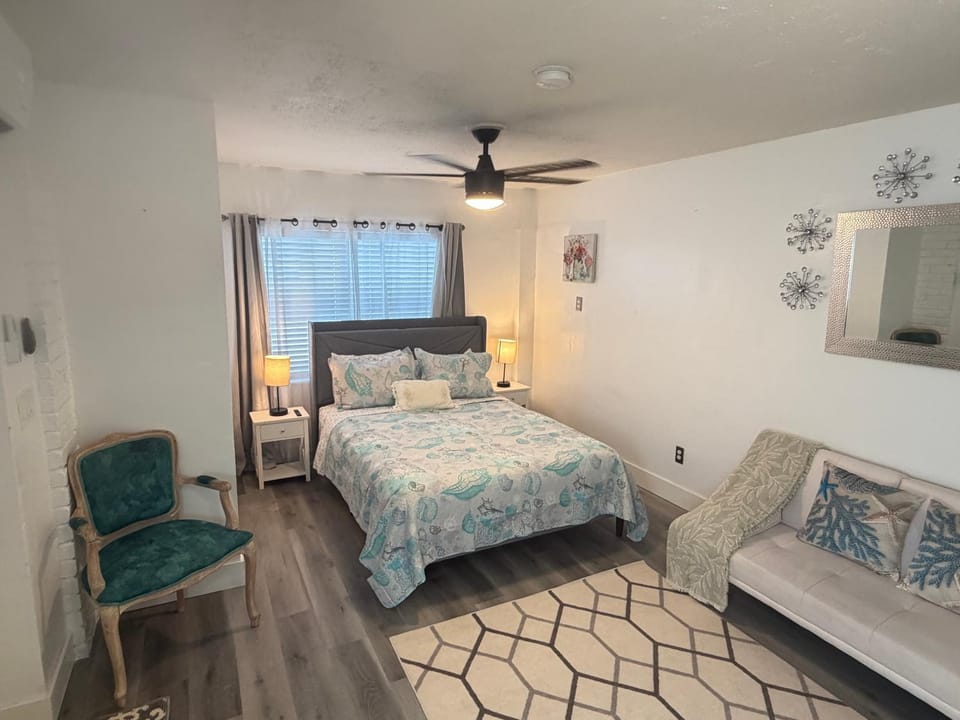 (B) Casa Azul. Minutes from the Beach & Mall Apartment in Palm Beach Gardens