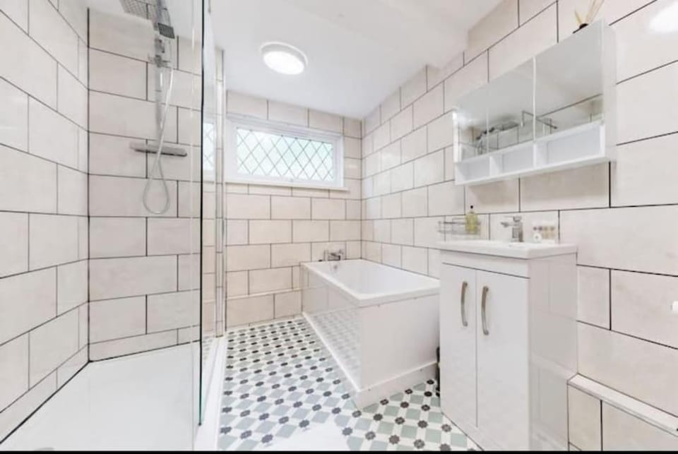 Modern 4BR Kings Cross - Patio & Balcony House in London Borough of Islington