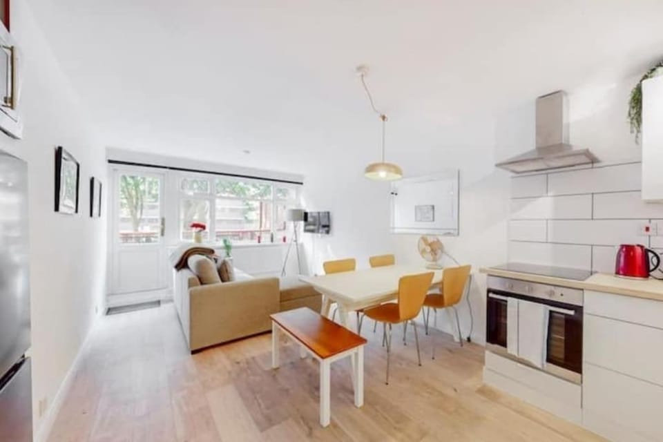 Modern 4BR Kings Cross - Patio & Balcony House in London Borough of Islington