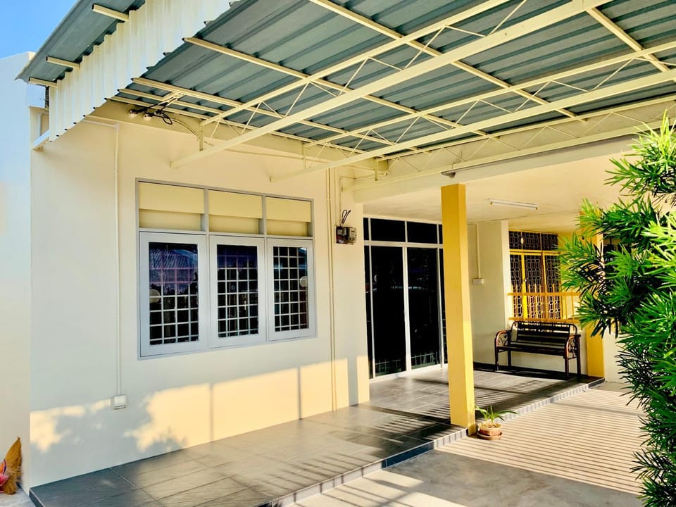Property building, Facade/entrance, Day, Parking