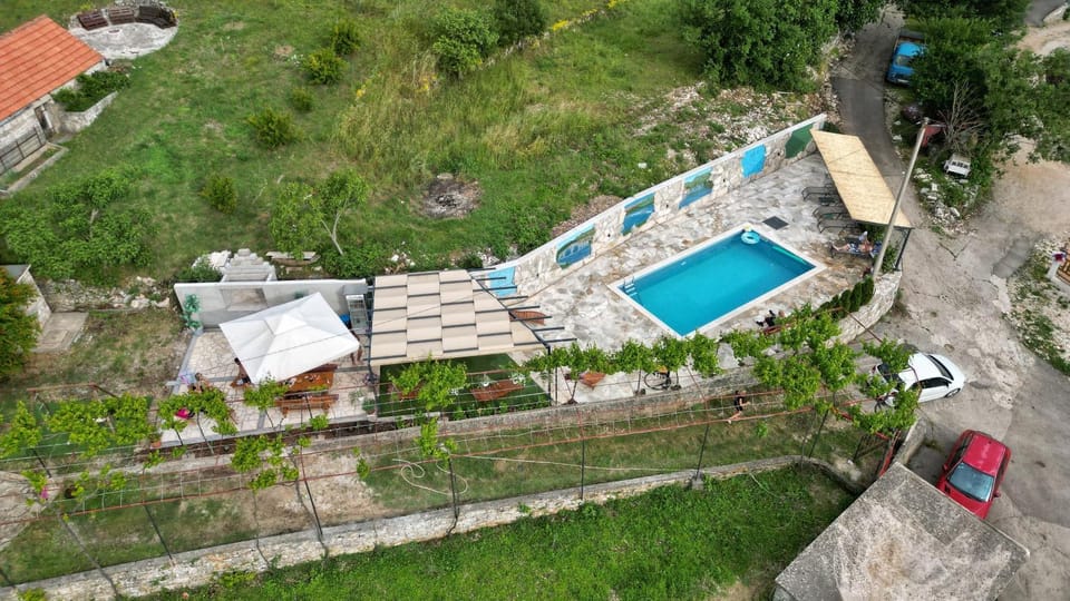Property building, Spring, Day, Bird's eye view, Garden, Garden view, Pool view, Swimming pool, Parking, sunbed