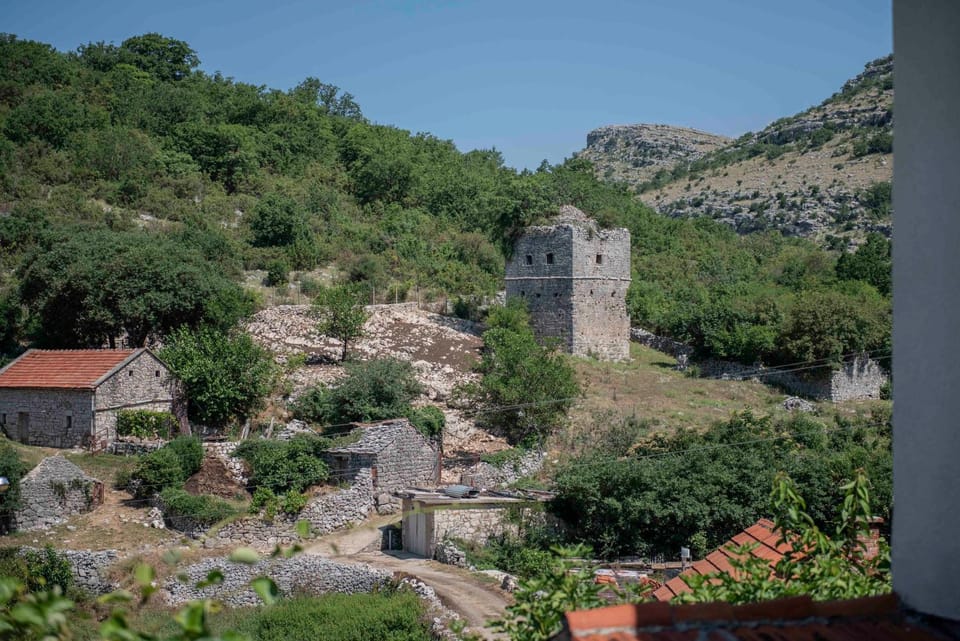 Nearby landmark, Day, Natural landscape, Landmark view