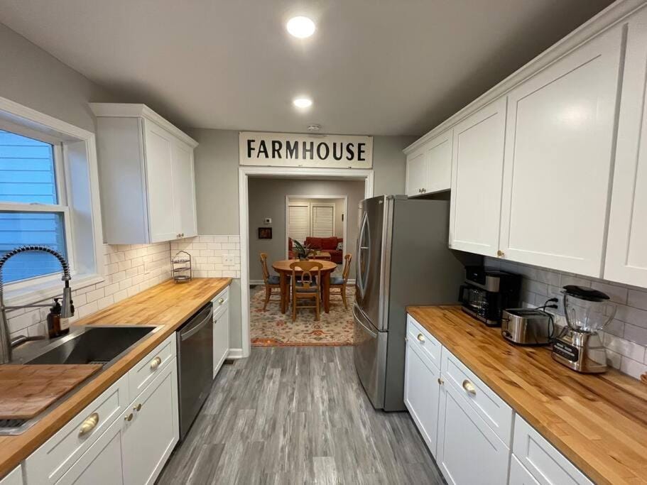 Coffee/tea facilities, Kitchen or kitchenette, Dining area, dishwasher, toaster