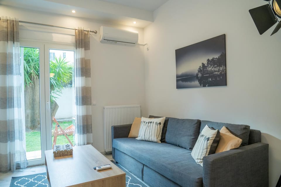 Living room, Seating area, air conditioner