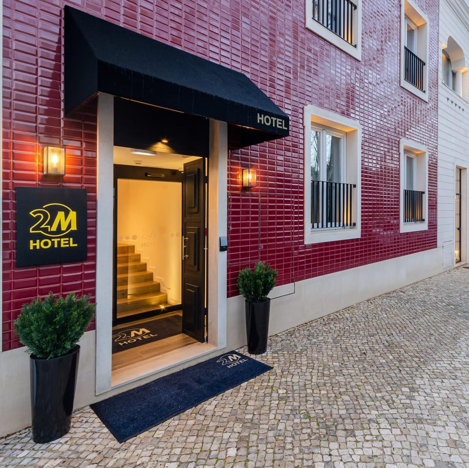 Property building, Facade/entrance, Day