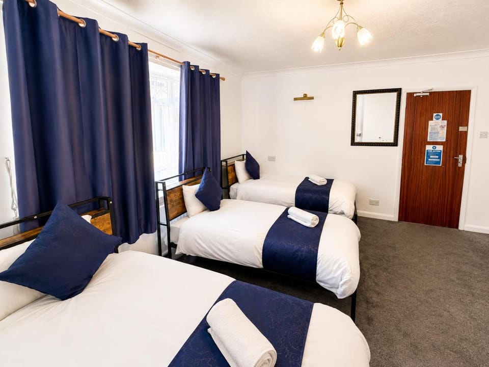 High Trees Guest House Gatwick Bed and Breakfast in Horley