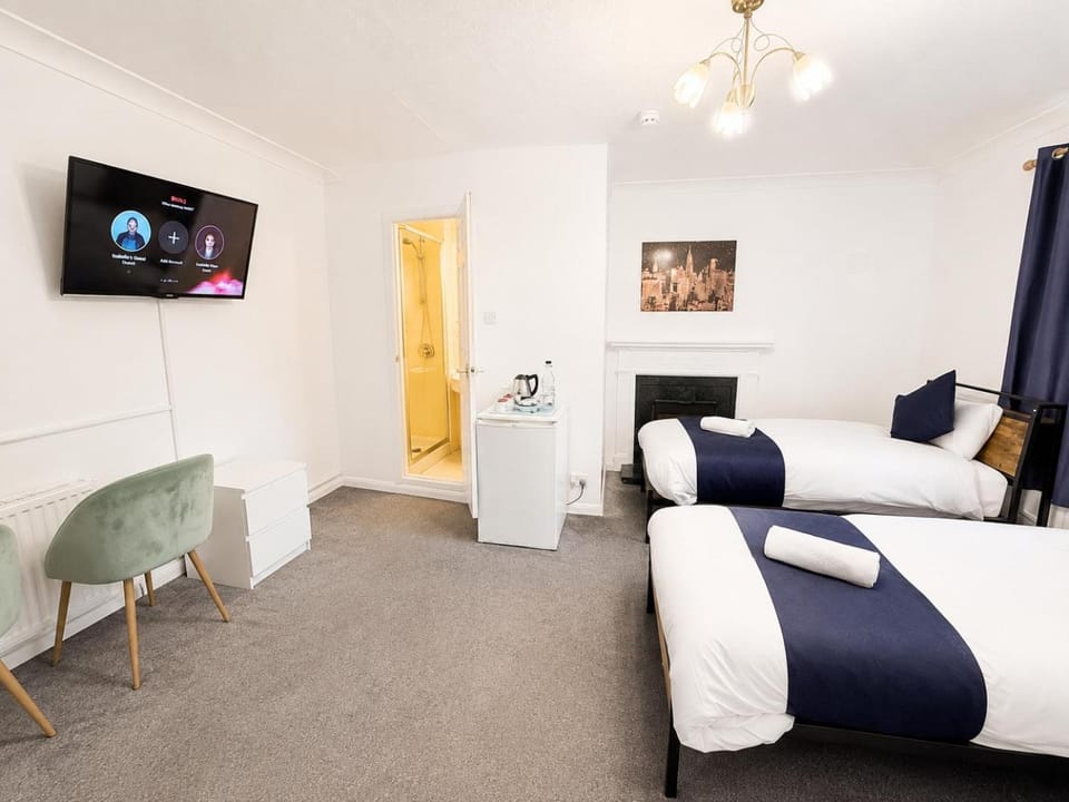 High Trees Guest House Gatwick Bed and Breakfast in Horley