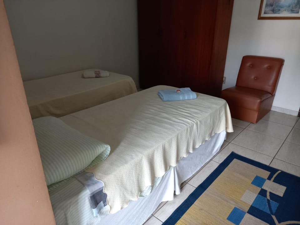 Espaço Verona-Apartamento econômico duplo c/banheiro e sem café Apartment in State of Paraná
