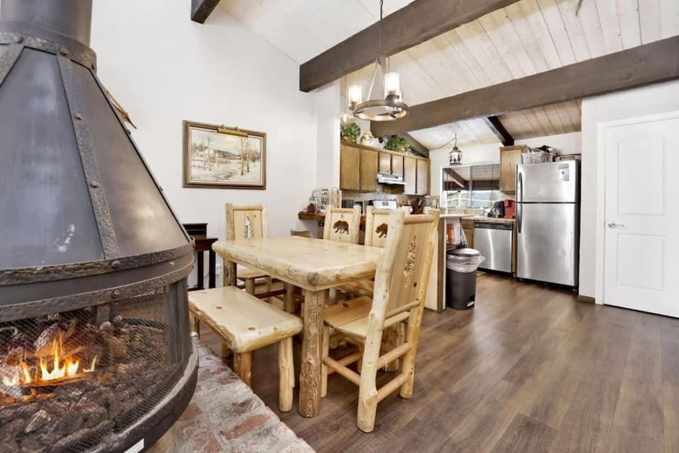 Smith Summit Chalet at Big Bear~ Base Camp Ski Condo~ House in Big Bear
