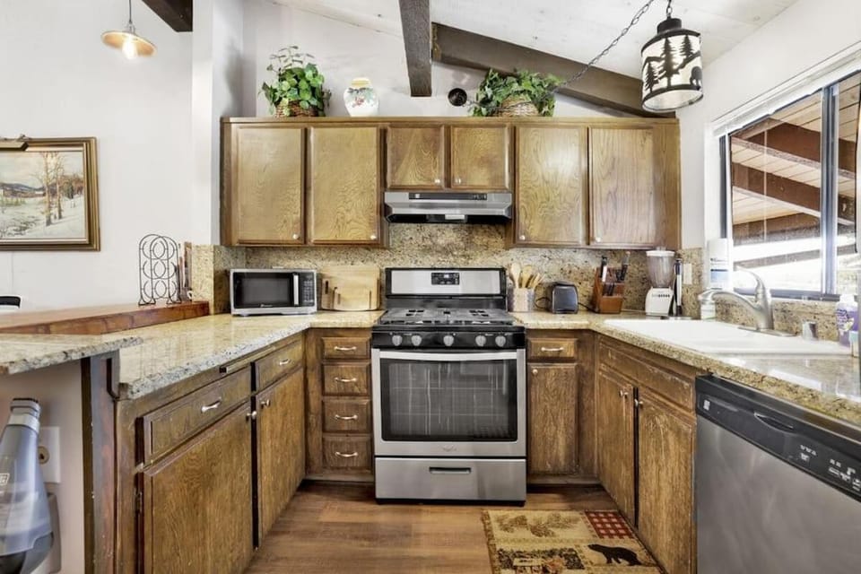 Smith Summit Chalet at Big Bear~ Base Camp Ski Condo~ House in Big Bear