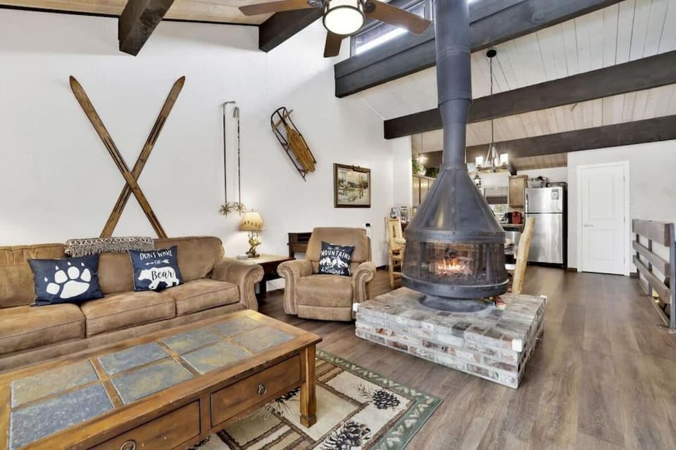 Smith Summit Chalet at Big Bear~ Base Camp Ski Condo~ House in Big Bear