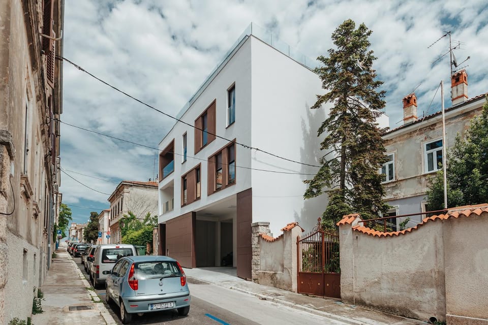 Property building, Street view