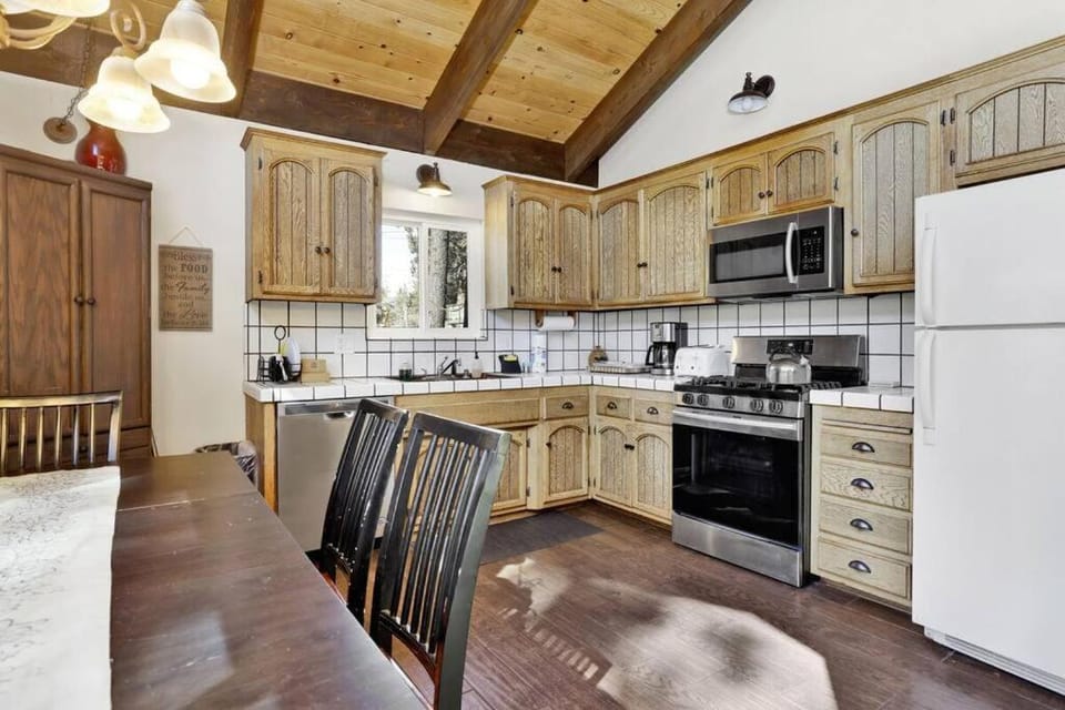 Rustic Retreat Big Bear~Central Fox Farm Chalet~ House in Big Bear