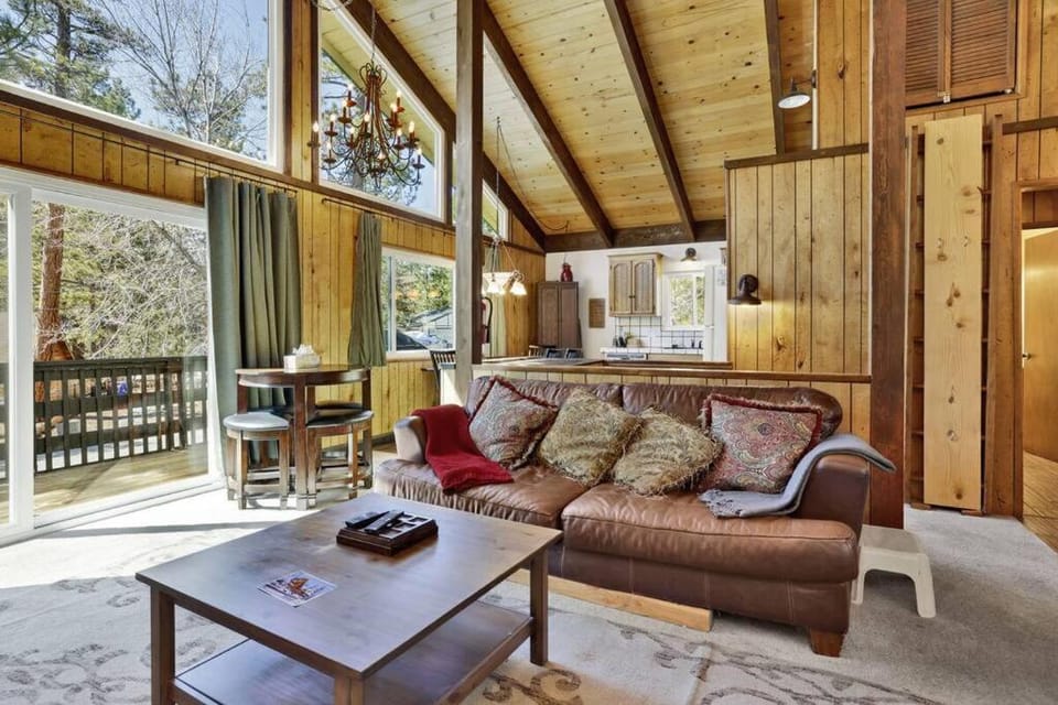 Rustic Retreat Big Bear~Central Fox Farm Chalet~ House in Big Bear