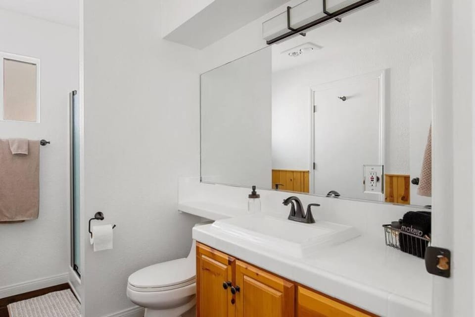 Walk to Slopes 2-Unit Family Compound or Private Workspace Pet Friendly House in Big Bear