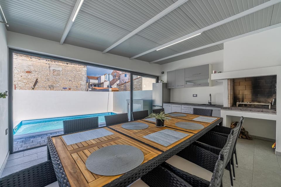 BBQ facilities, Kitchen or kitchenette, Seating area, Dining area