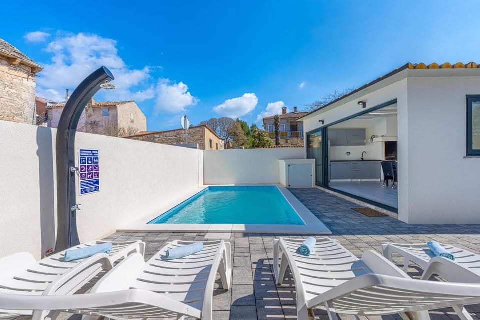Pool view, Swimming pool